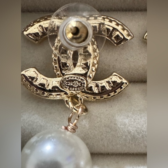 ✨ CHANEL Gold CC Logo Pearl & Crystal Statement Earrings✨ - Picture 5 of 9